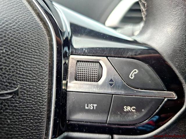 PEUGEOT 5008 usata, con Volante in pelle