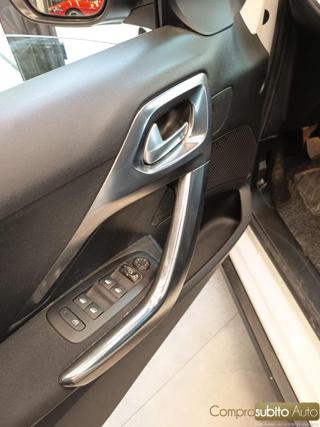 PEUGEOT 2008 usata, con Sedile posteriore sdoppiato