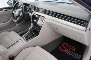VOLKSWAGEN Passat Variant usata, con Luci diurne