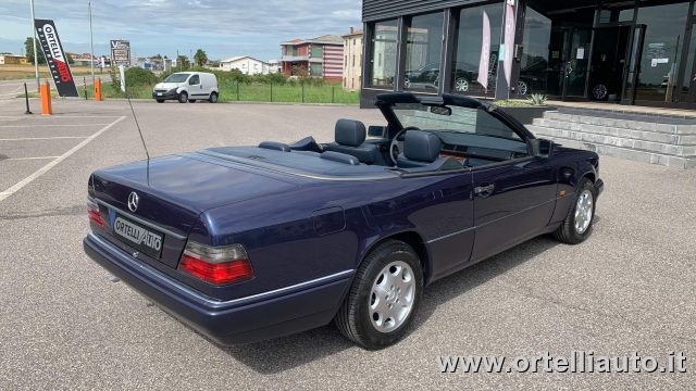 MERCEDES-BENZ E 200 usata 30