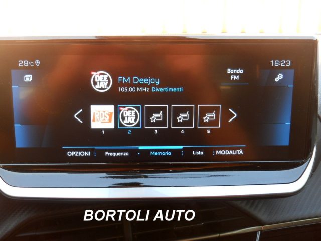 PEUGEOT 2008 usata, con Touch screen