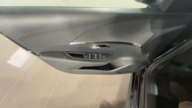 PEUGEOT 208 usata, con Sedile posteriore sdoppiato