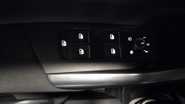 VOLKSWAGEN Taigo usata, con Autoradio digitale