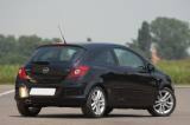 OPEL Corsa usata, con Airbag laterali