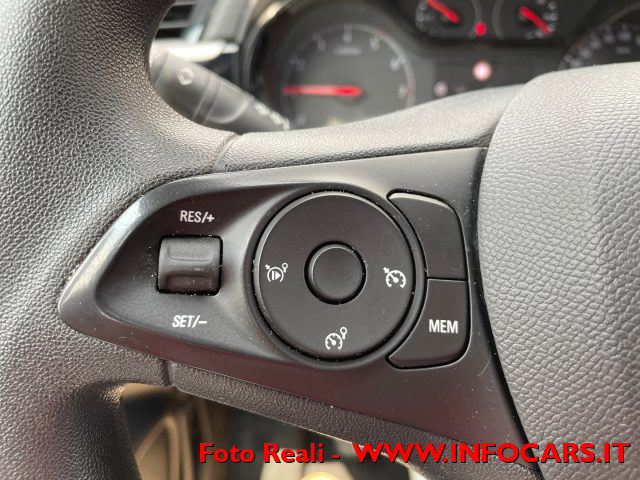OPEL Corsa usata, con USB