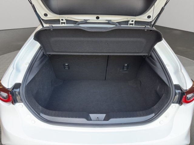 MAZDA 3 usata, con Fari LED