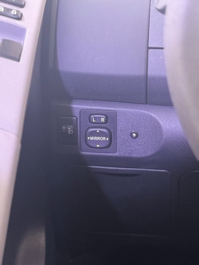 TOYOTA Yaris usata 17