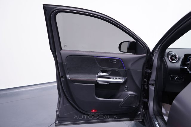MERCEDES-BENZ GLA 200 usata, con Controllo automatico clima