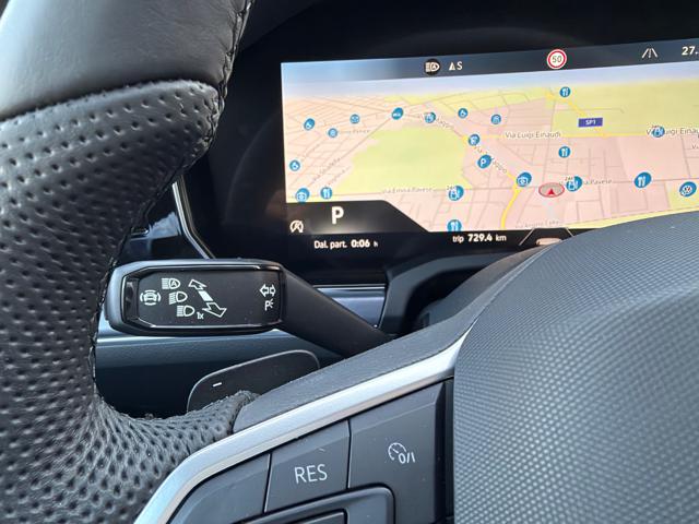 VOLKSWAGEN Touareg usata, con Park Distance Control