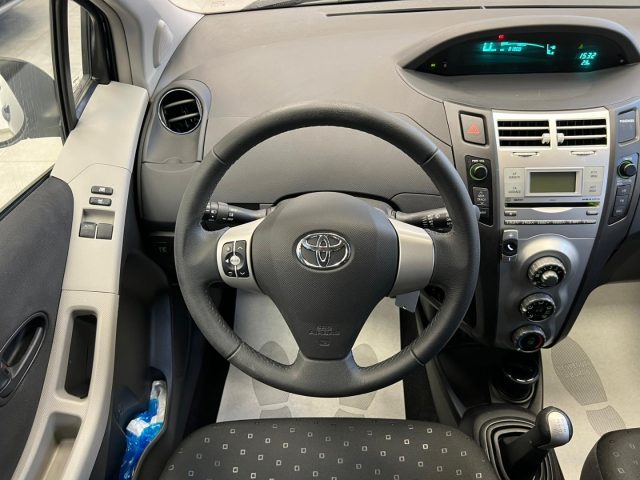 TOYOTA Yaris usata, con Volante multifunzione