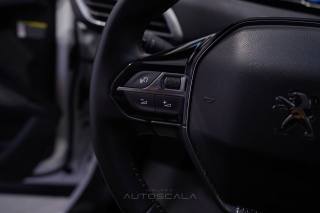 PEUGEOT 5008 usata, con Volante in pelle