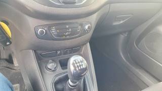 FORD Transit Courier usata, con Autoradio digitale