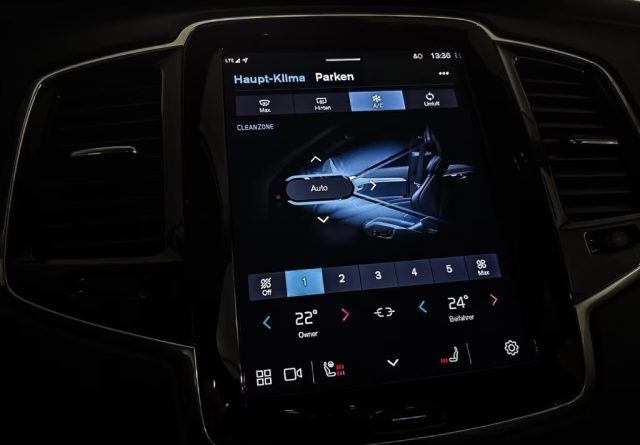 VOLVO XC90 usata, con Sistema di navigazione