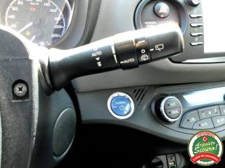 TOYOTA Yaris usata, con Fari LED