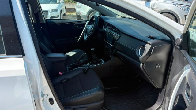 TOYOTA Auris usata, con Sedile posteriore sdoppiato