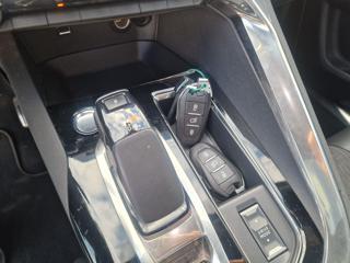PEUGEOT 3008 usata, con Airbag testa