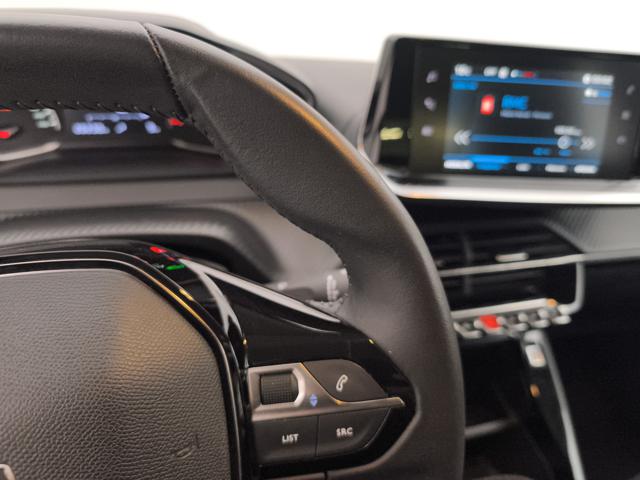 PEUGEOT 2008 usata, con Volante in pelle