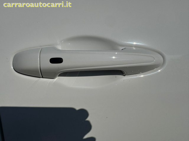 TOYOTA Hilux usata, con USB