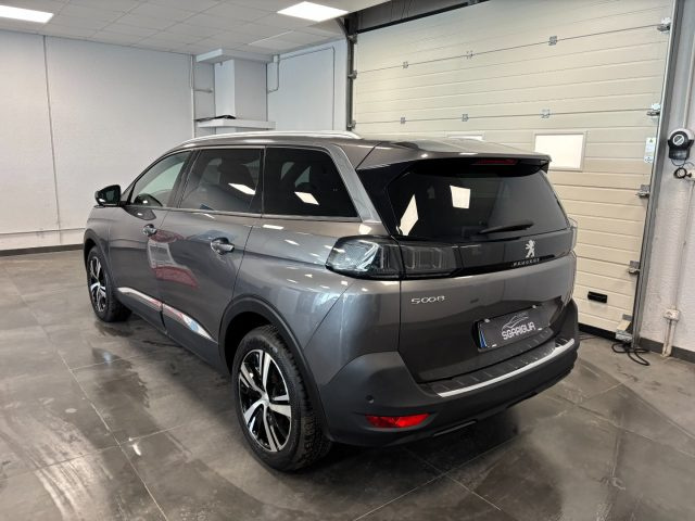PEUGEOT 5008 usata, con Isofix