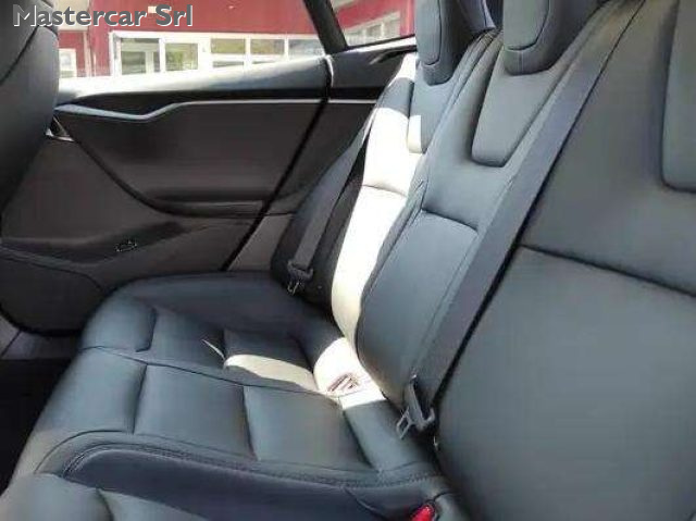TESLA Model S usata 11