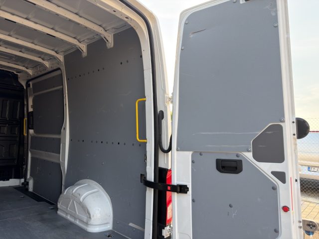 VOLKSWAGEN Crafter usata, con Sensore di luce