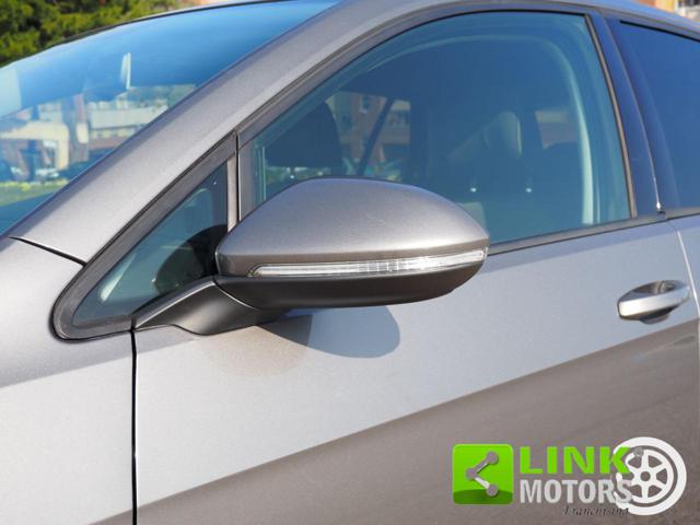 VOLKSWAGEN Golf usata, con Airbag testa