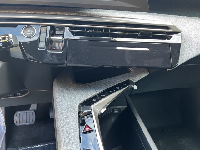 PEUGEOT 5008 usata, con Autoradio digitale