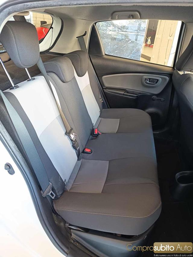 TOYOTA Yaris usata, con Airbag testa