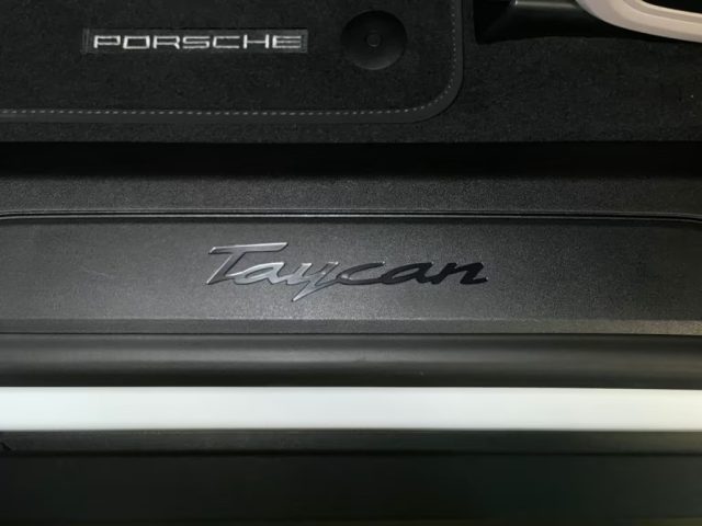 PORSCHE Taycan usata, con Vetri oscurati