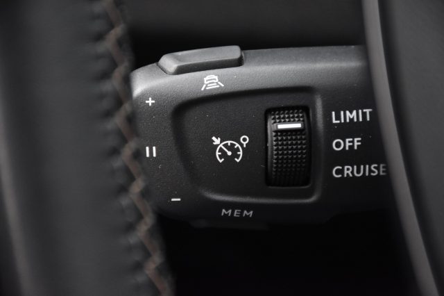 PEUGEOT 5008 usata, con Luci diurne LED