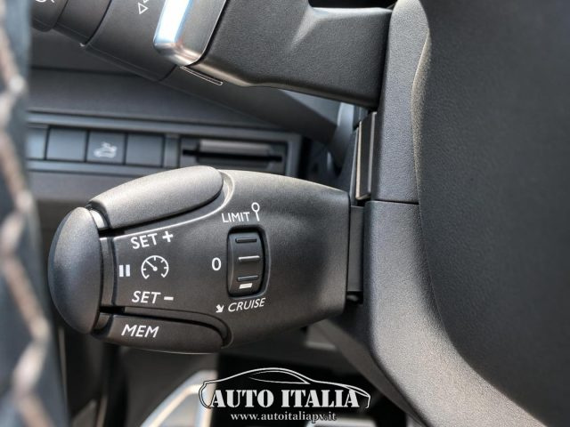 PEUGEOT 5008 usata, con Volante in pelle