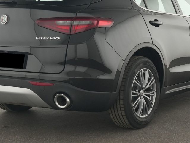ALFA ROMEO Stelvio usata, con Controllo automatico clima