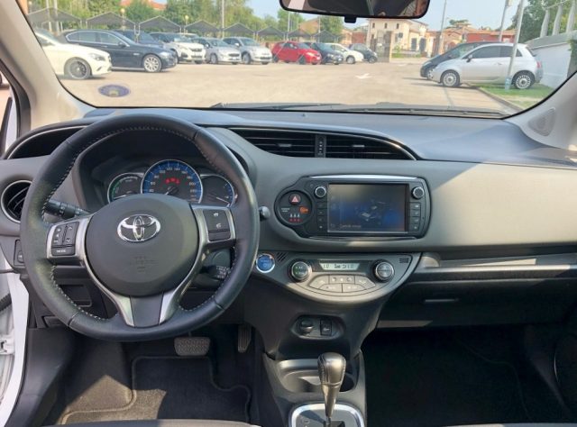 TOYOTA Yaris usata, con Volante in pelle