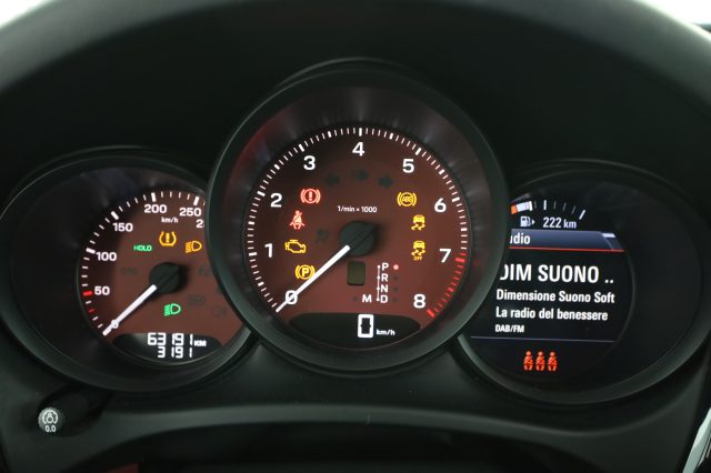 PORSCHE Macan usata 12