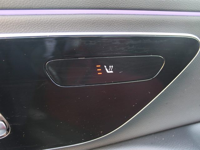 MERCEDES-BENZ E 220 usata, con Touch screen