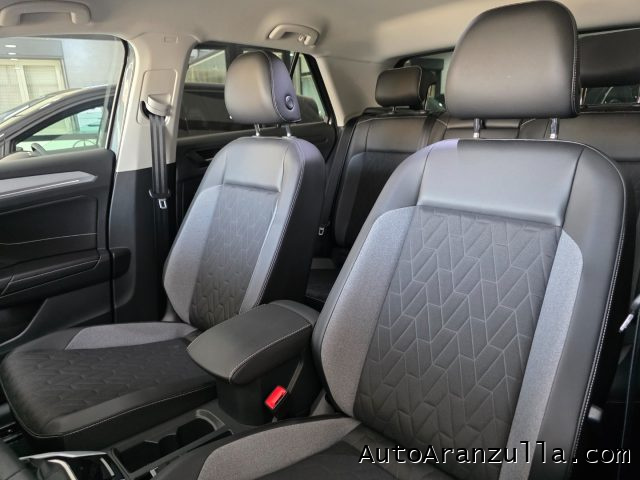 VOLKSWAGEN T-Roc usata, con USB