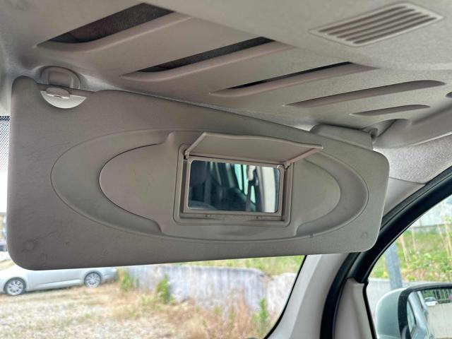 RENAULT Kangoo usata, con Volante multifunzione