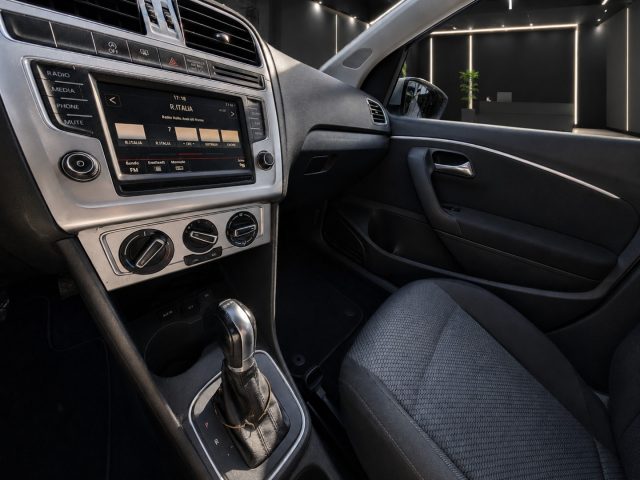 VOLKSWAGEN Polo usata, con Autoradio