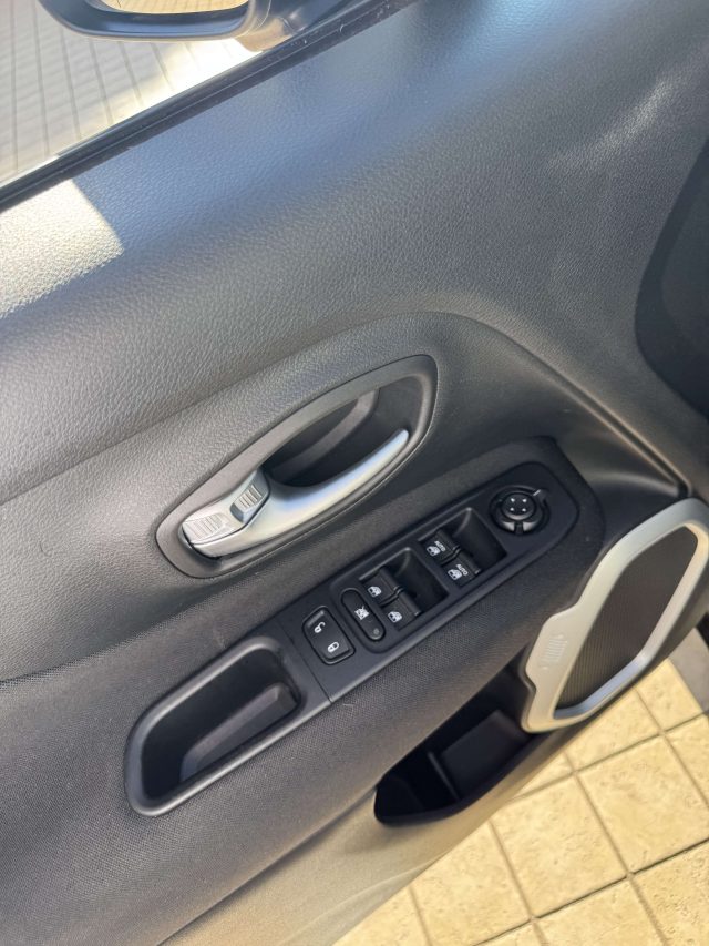 JEEP Renegade usata, con USB
