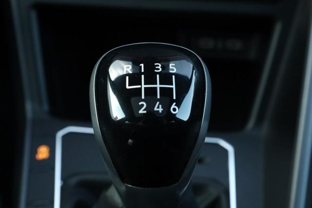 VOLKSWAGEN Taigo usata, con Hill holder