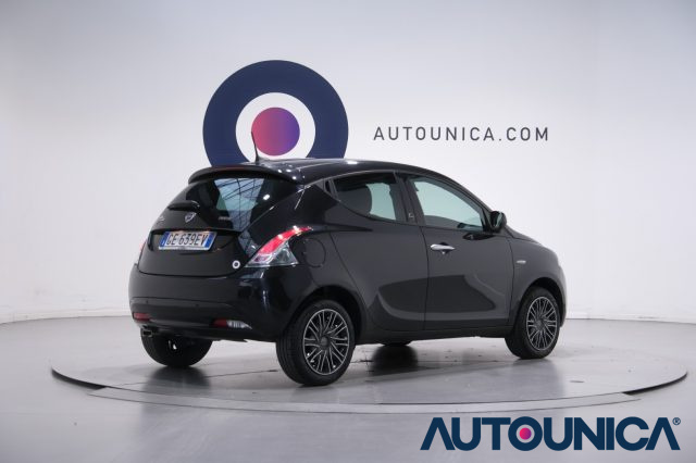 LANCIA Ypsilon usata, con USB