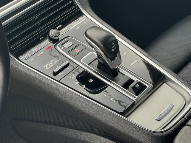 PORSCHE Panamera usata, con Park Distance Control