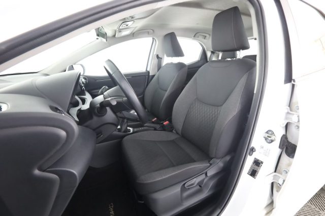 TOYOTA Yaris usata 8
