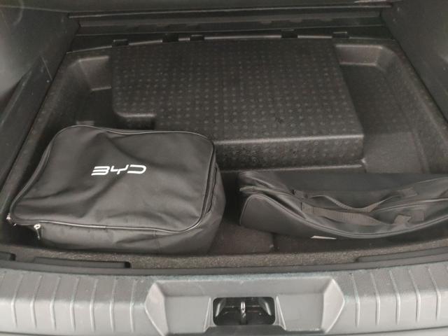 BYD Seal usata, con USB