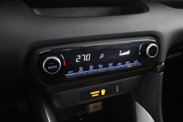 TOYOTA Yaris usata 8