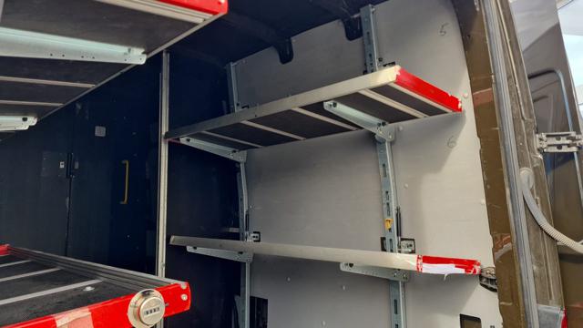VOLKSWAGEN Crafter usata, con Park Distance Control
