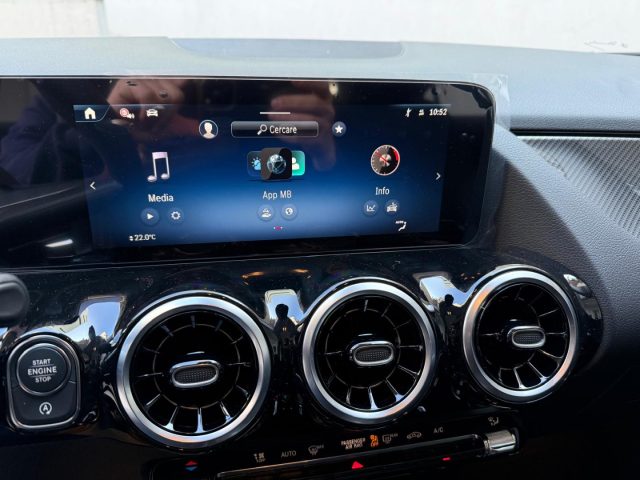 MERCEDES-BENZ GLA 180 usata, con Volante multifunzione