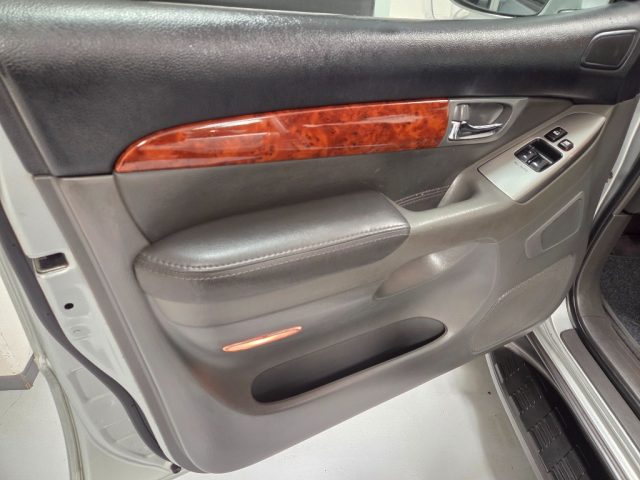 TOYOTA Land Cruiser usata, con Isofix