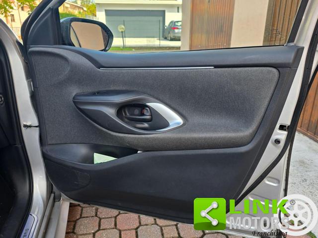 TOYOTA Yaris usata, con Luci diurne LED