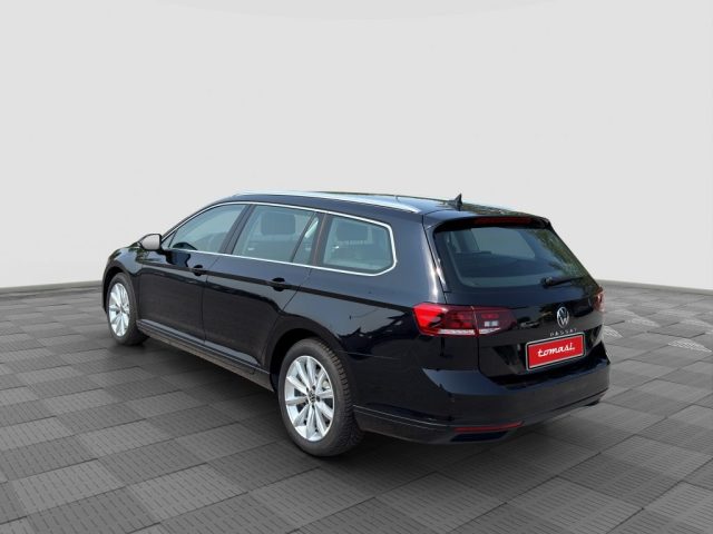VOLKSWAGEN Passat usata 2